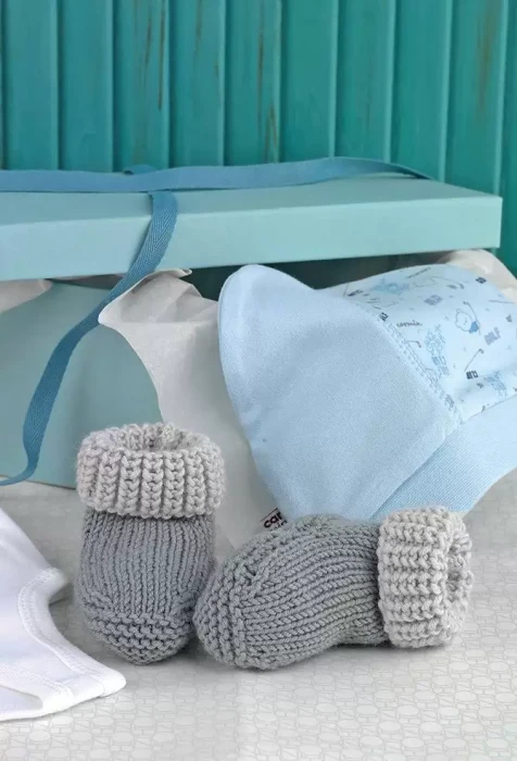 Очаровательные пинетки для малышей. Вяжем спицами