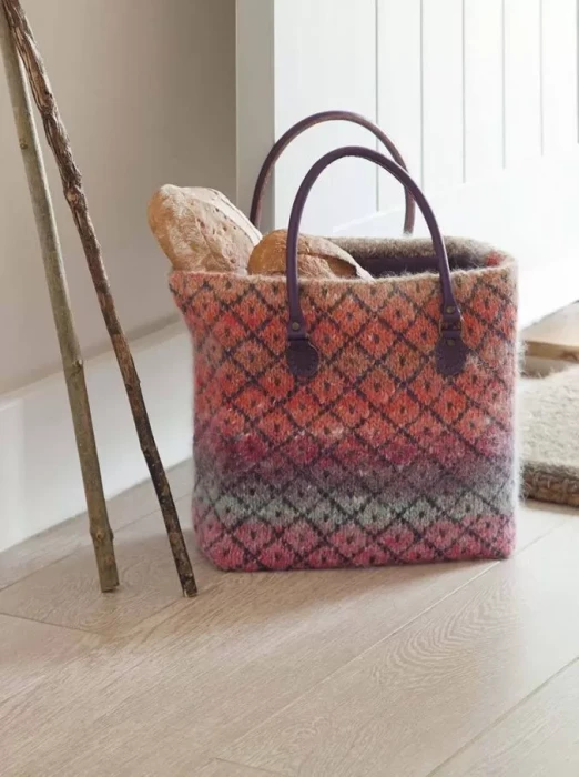 Библия многоцветных узоров fair isle. 60 традиционных мотивов и 11 потрясающих проектов. Спицы